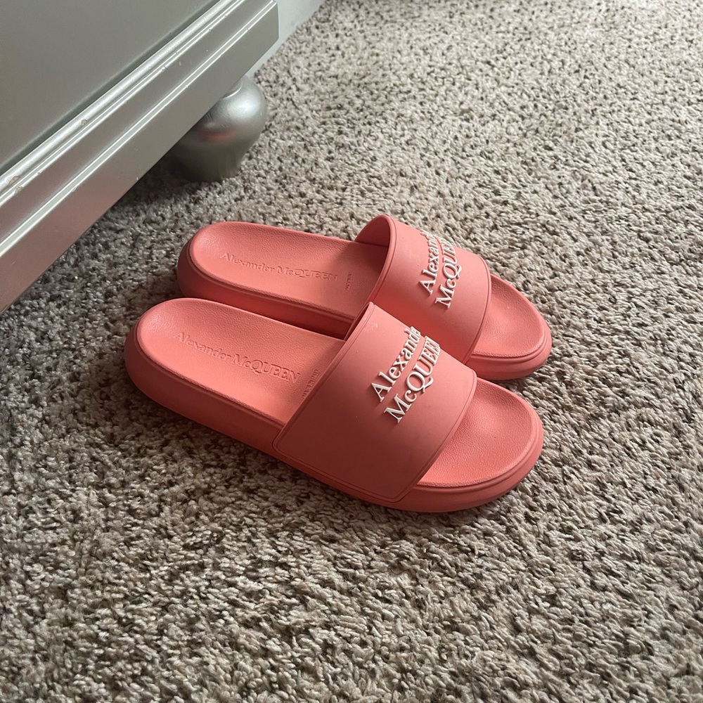 Alexander McQueen pool slides size 8 excellent condition! ( Authentic)